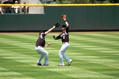 Pop fly priority, outfielder has priority over the infielder